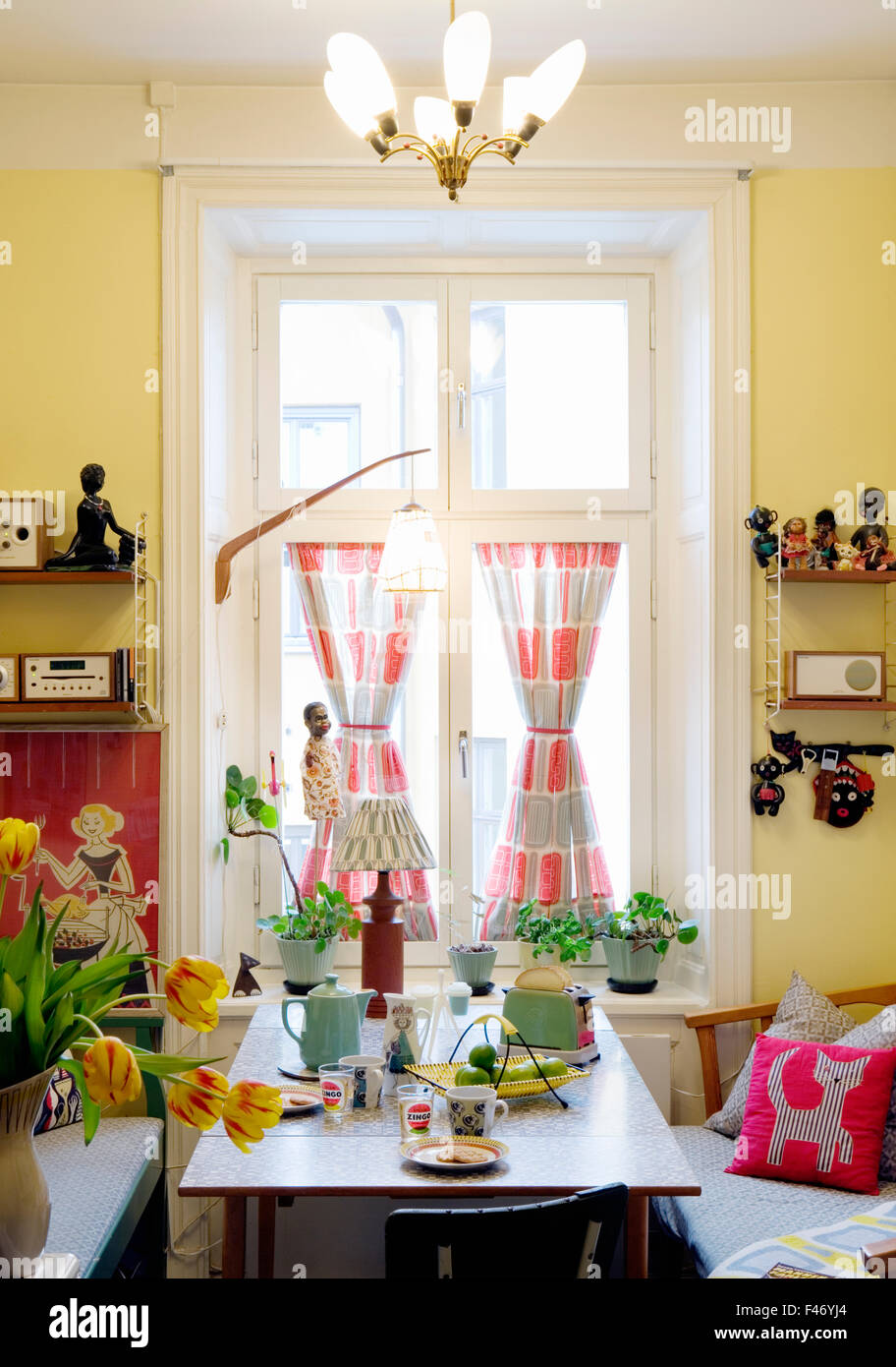 1950s dining table hi-res stock photography and images - Alamy