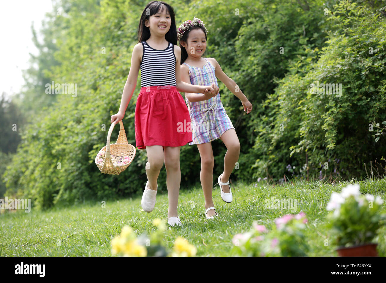 Two girls in the woods hi-res stock photography and images - Alamy