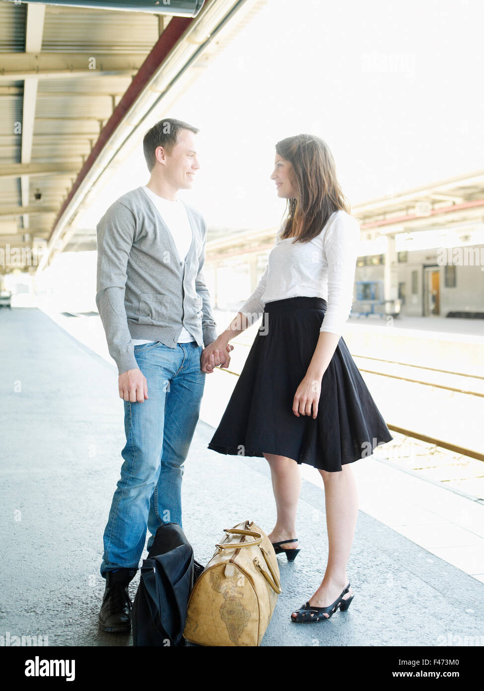 Goodbye at train station hi-res stock photography and images - Alamy