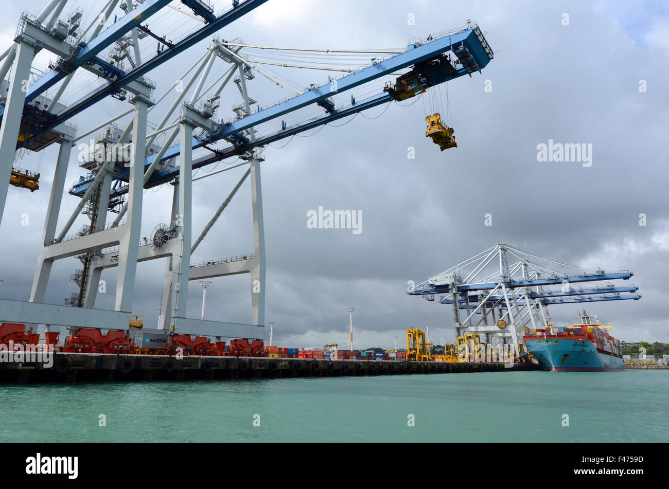Load In And Unloading Containers High Resolution Stock Photography and ...