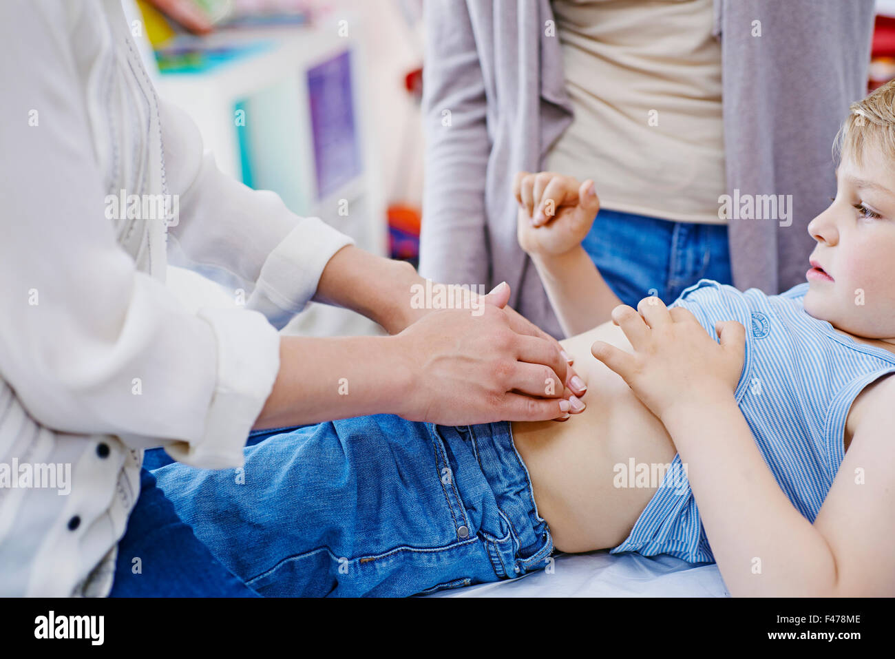 Palpation child abdomen hires stock photography and images Alamy