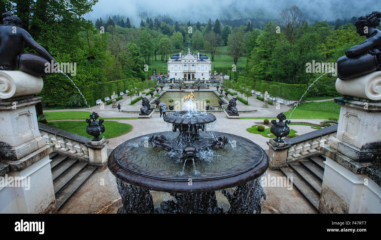 Linderhof palace overview with fountain Stock Photo