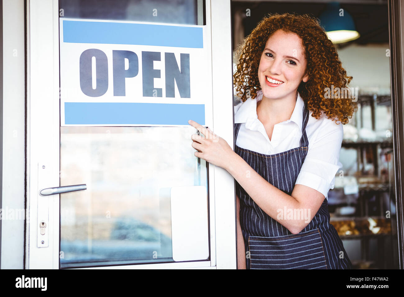 Open finger pointing sign hi-res stock photography and images - Alamy