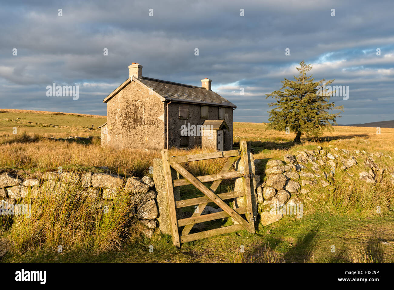 An old abandoned farm house in an isolated spot near Princetown on Dartmoor National Park in Devon Stock Photo
