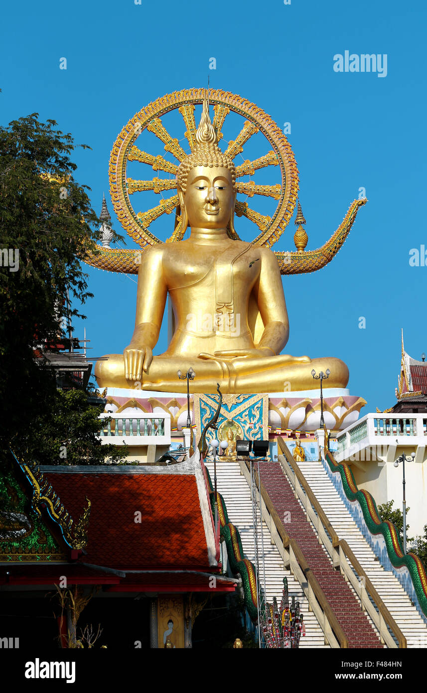 Golden buddhist monk statue hi-res stock photography and images - Alamy