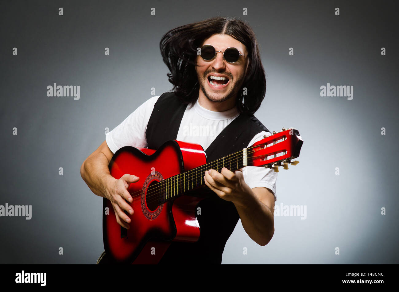 Man wearing sunglasses and playing guitar Stock Photo Alamy