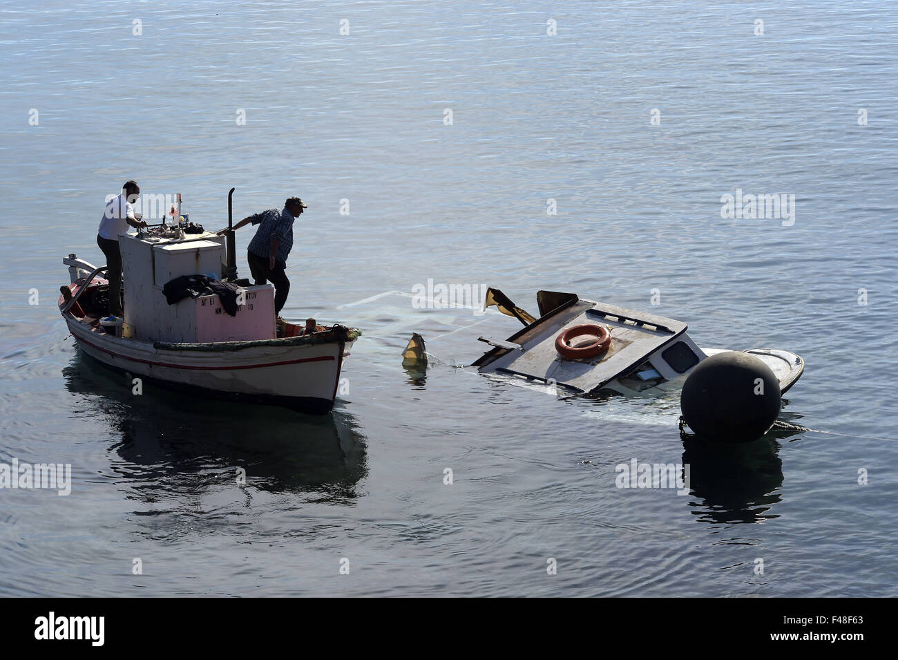 Lesbos isle, Greece. 15th Oct, 2015. Fatal boat accident at sea causes at least nine deaths among migrants. Thousands arrive every day on the shores of the island of Lesbos from neighboring Turkey, distance only 4 nautical miles. Dead bodies are pulled out of the sea after Greek coastguard vessel hits migrant boat. Credit:  Danilo Balducci/ZUMA Wire/Alamy Live News Stock Photo