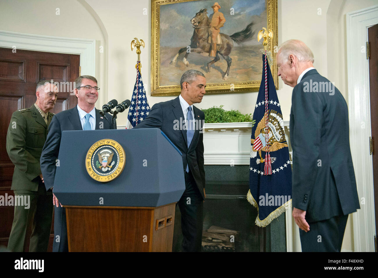 United States President Barack Obama departs the Roosevelt Room after announcing he will keep 5,500 US troops in Afghanistan when he leaves office in 2017 and explains his reasoning for that action in the Roosevelt Room of the White House in Washington, DC on Thursday, October 15, 2015. From left to right: US Marine Corps General Joseph F. Dunford, Chairman, Joint Chiefs of Staff; US Secretary of Defense Ashton Carter; the President, and US Vice President Joe Biden. Credit: Ron Sachs/Pool via CNP - NO WIRE SERVICE - Stock Photo