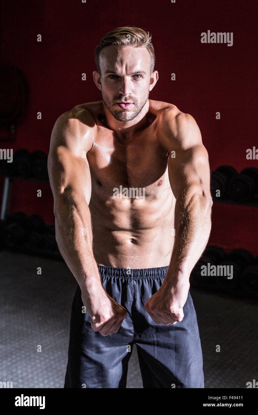 Muscular man flexing his muscles Stock Photo - Alamy