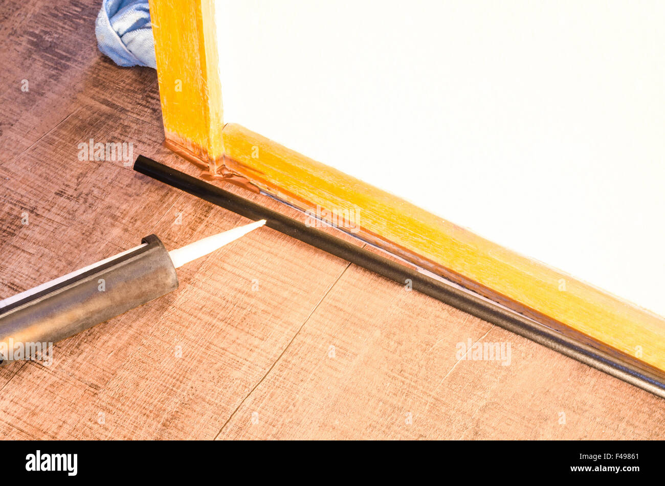 Application of caulking gun Stock Photo Alamy