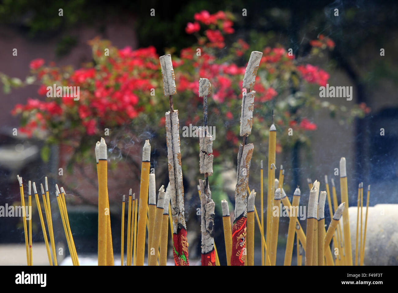 Incense smoke hi-res stock photography and images - Alamy