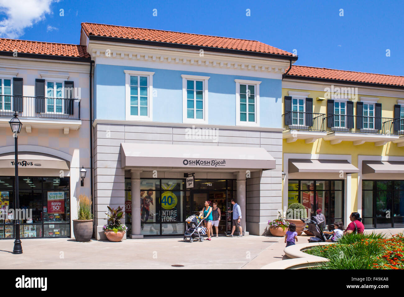 Outlet mall exterior hi-res stock photography and images - Alamy
