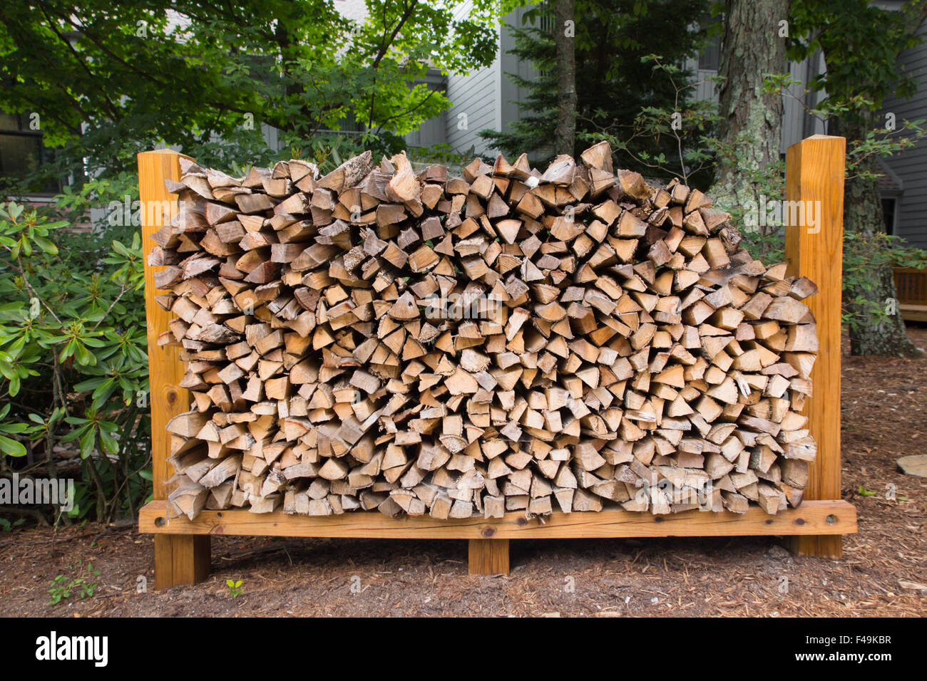 Firewood rack hires stock photography and images Alamy
