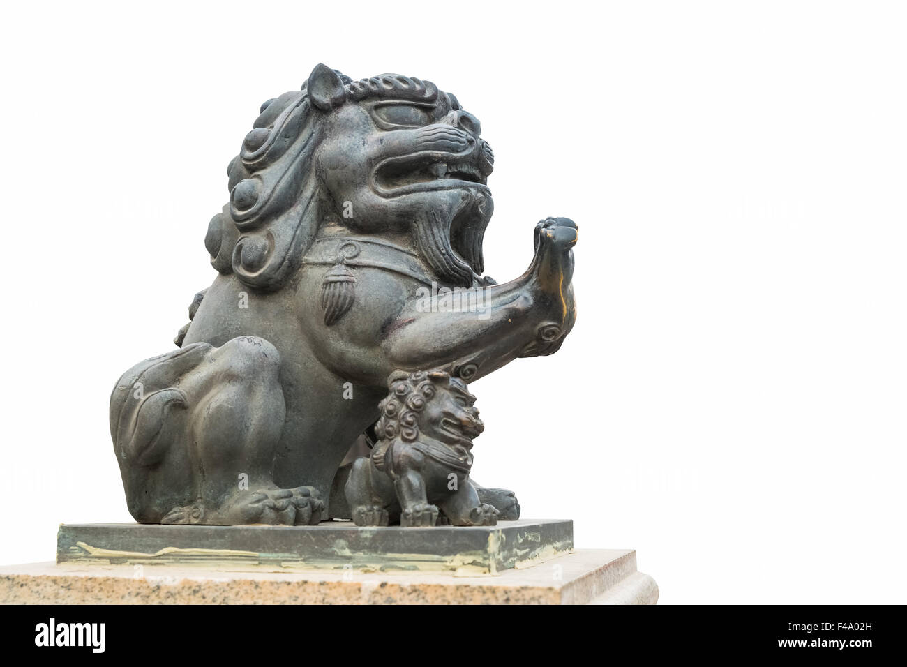 Copper statue lion hi-res stock photography and images - Alamy