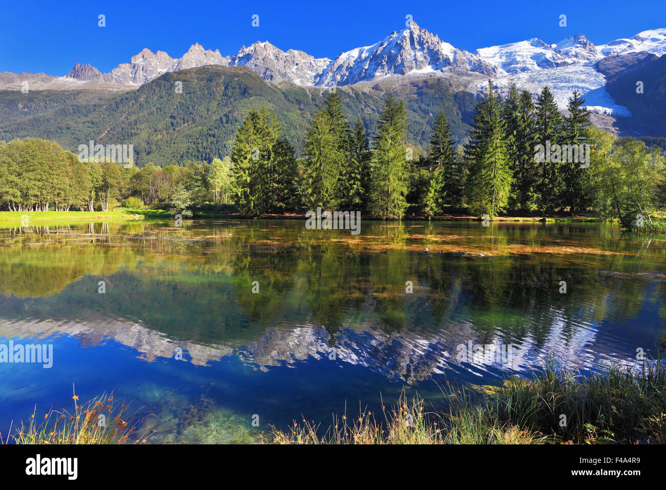 Ice mountains in water hi-res stock photography and images - Alamy