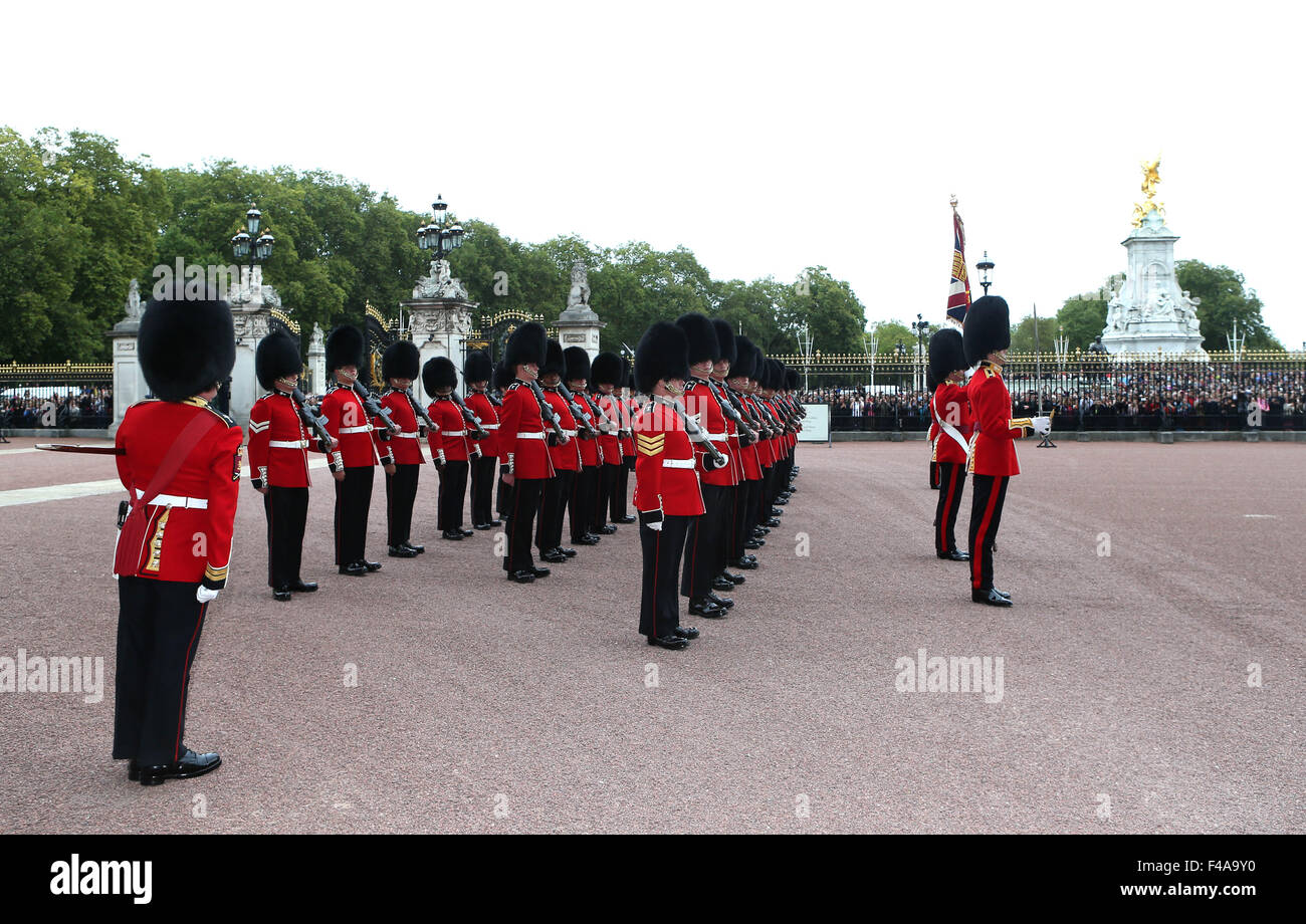London, UK. 8th Sep, 2015. File photo shows British Royal Guards attending the changing ceremony at the Buckingham Palace in London Sept. 8, 2015. The changing ceremony of the British Royal Guards is held at noon at the Buckingham Palace every day from May to July and evey other day in other months. © Han Yan/Xinhua/Alamy Live News Stock Photo