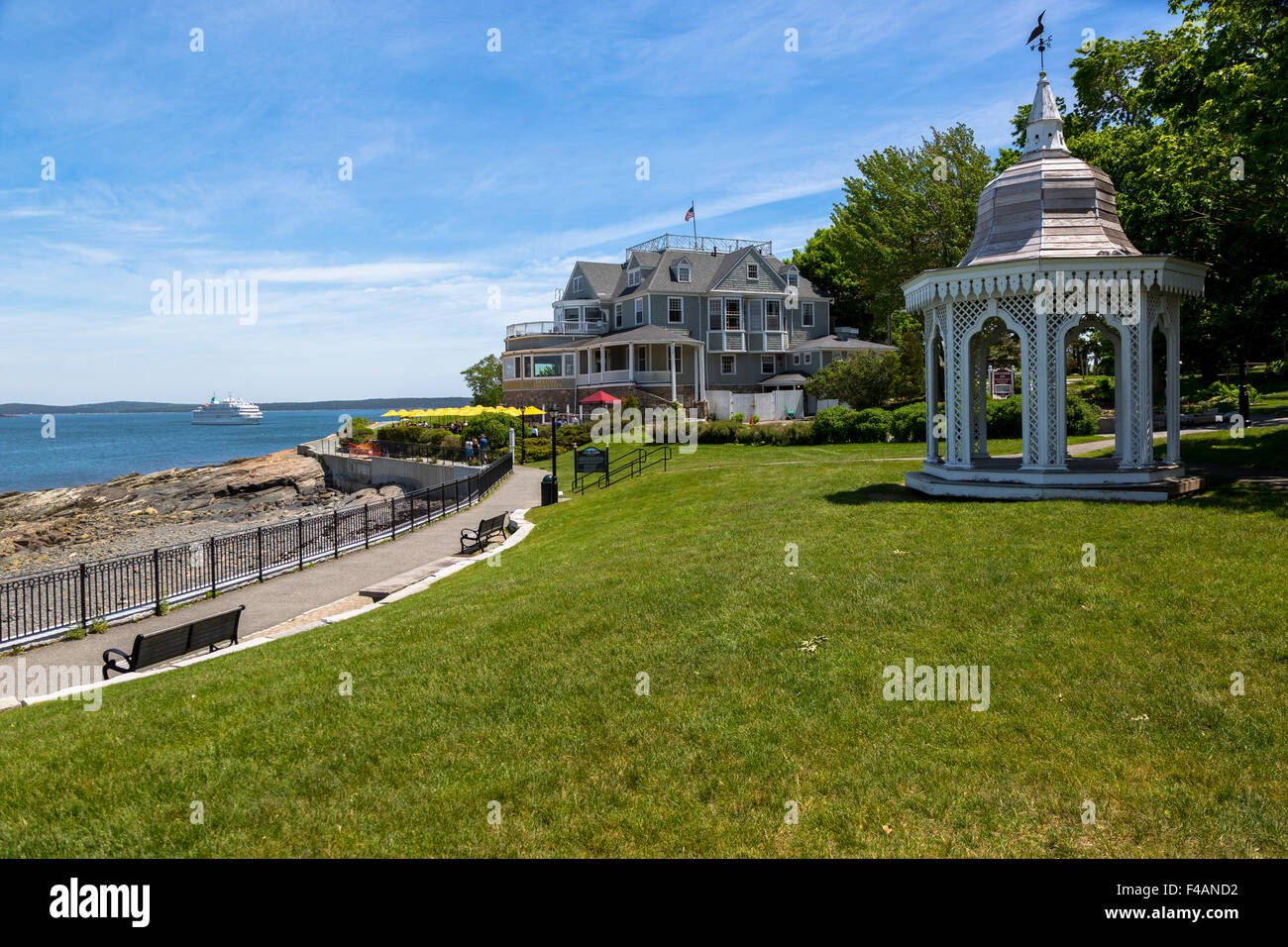 Agamont Park Bar Harbor Maine, USA showing its bandstand, the coastline and  Harbor Inn Stock Photo - Alamy