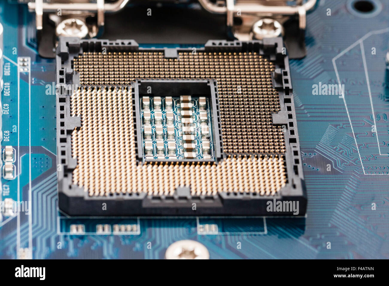 Interactie Intuïtie Aanval Motherboard of computer, with an empty Intel 1156 socket processor base, open showing the processor pin array before the processor is fitted Stock Photo - Alamy Interactie Intuïtie Aanval Motherboard of computer, with an empty Intel 1156 socket processor base, open showing the processor pin array before the processor is fitted Stock Photo - Alamy