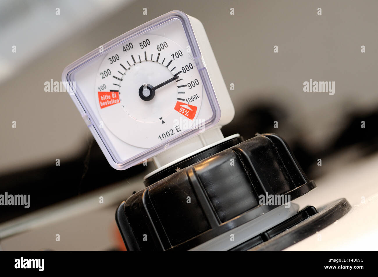 Oil gauge hires stock photography and images Alamy