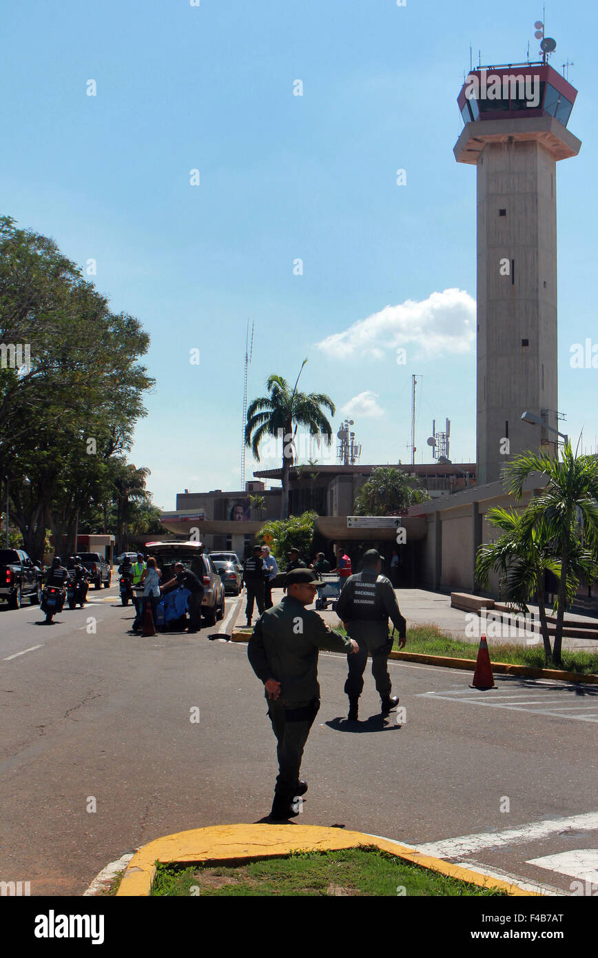 Zulia, Venezuela. 15th Oct, 2015. Security forces stand guard near the International airport 'La Chinita' for the arrival of Manuel Rosales in the city of Maracaibo, Venezuela, on Oct. 15, 2015. Venezuelan opposition politician Manuel Rosales, who fled into exile after authorities charged him with corruption in 2009, was arrested Thursday as he returned ahead of key legislative elections. Credit:  STR/Xinhua/Alamy Live News Stock Photo