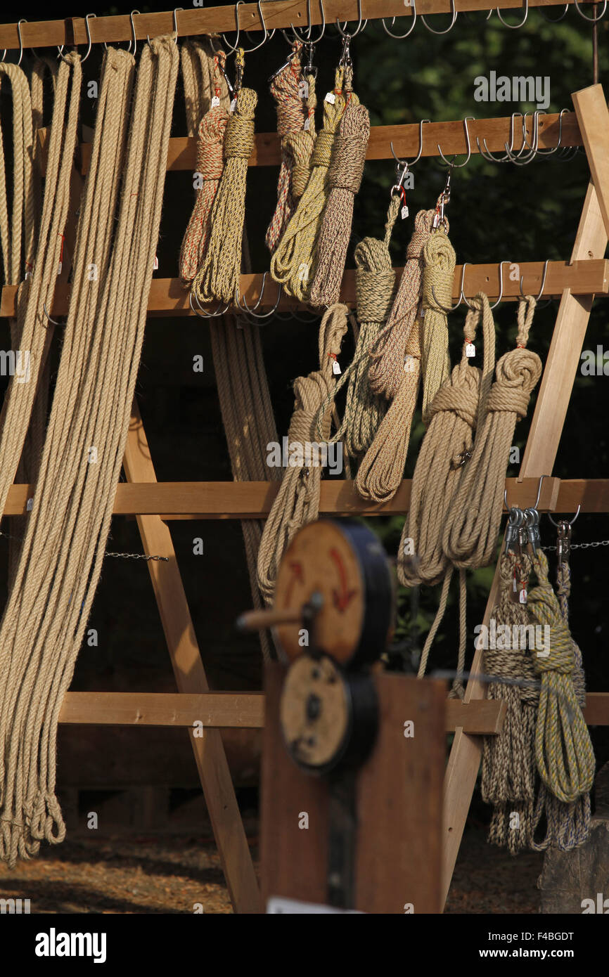 Smeal Ropes Springseil hi-res stock photography and images - Alamy
