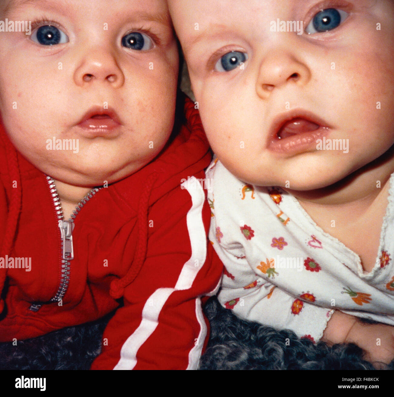Twin babies and sibling hires stock photography and images Alamy