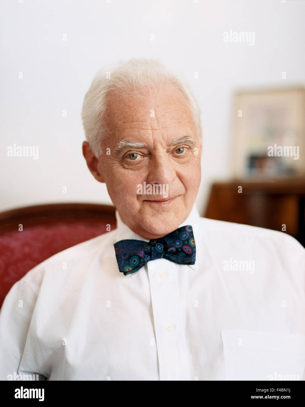 Elderly man white shirt hi-res stock photography and images - Alamy