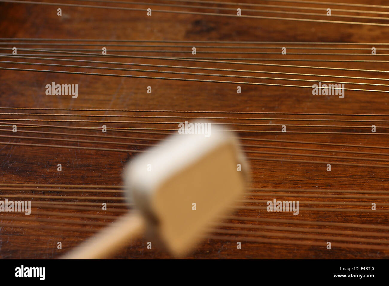 chromatic hammered dulcimer Stock Photo Alamy