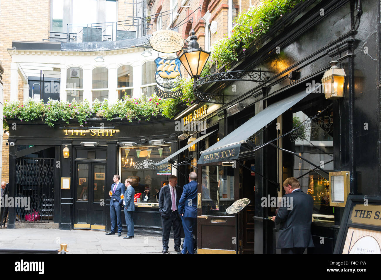 Courtyard of 17th century The Ship Pub, Talbot Court, City of London, Greater London, England, United Kingdom Stock Photo