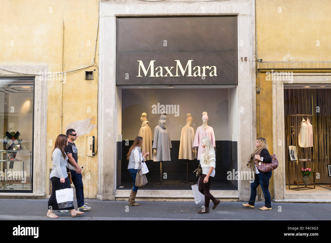 Max Mara store, Via Condotti, Rome, Italy Stock Photo - Alamy
