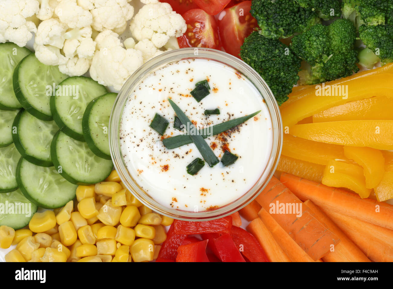 Vegetarische Gemüse Sticks zum Essen mit Dip Stock Photo - Alamy