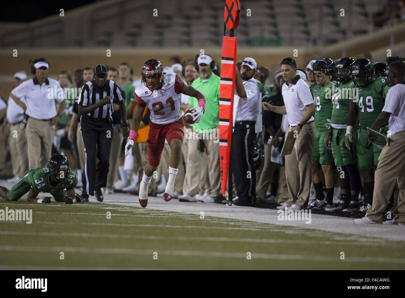 Denton, Texas, USA. 15th Oct, 2015. October 15, 2015: wide receiver Jared Dangerfield (21) of the Western Kentucky during the NCAA football game between the Western Kentucky Hilltopers and North Texas Mean Green at Apogee Stadium in Denton, Texas. JP Waldron/ZumaPress Credit:  Jp Waldron/ZUMA Wire/Alamy Live News Stock Photo