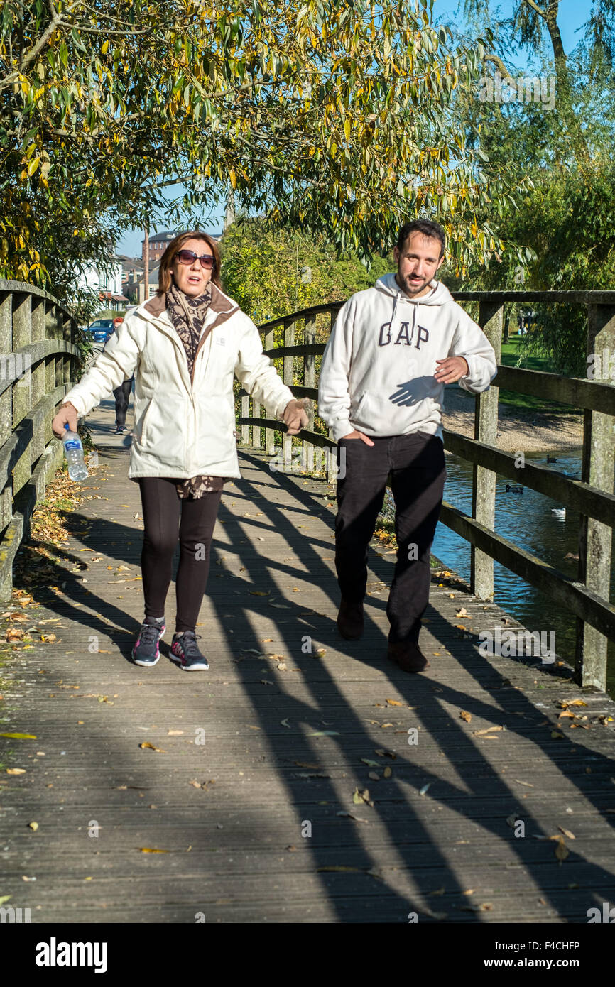 Couple bridge hi-res stock photography and images - Alamy