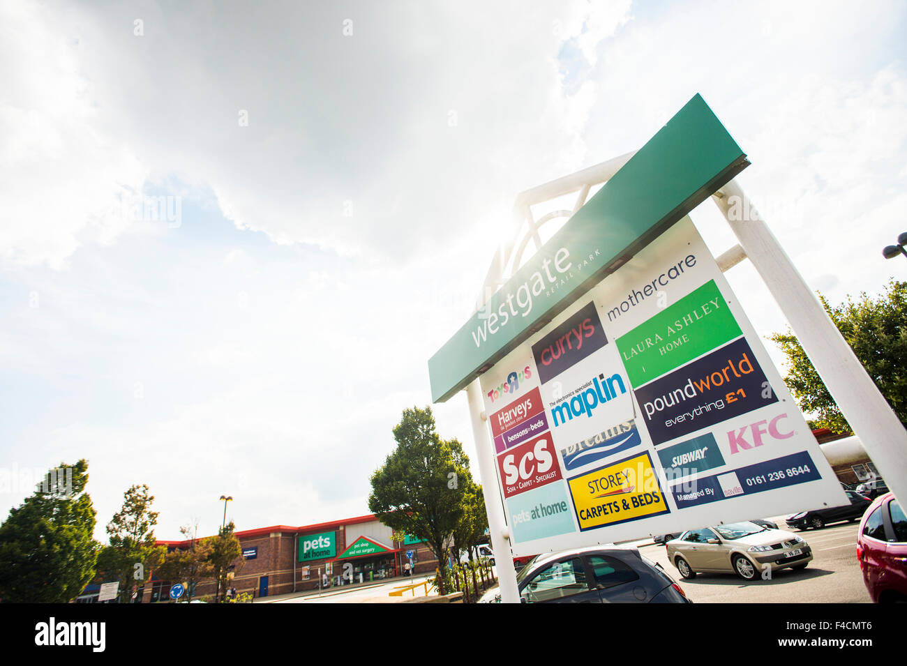 GV's and shoppers at Westgate Retail Park, Wakefield. A British Land PLC retail property. Stock Photo