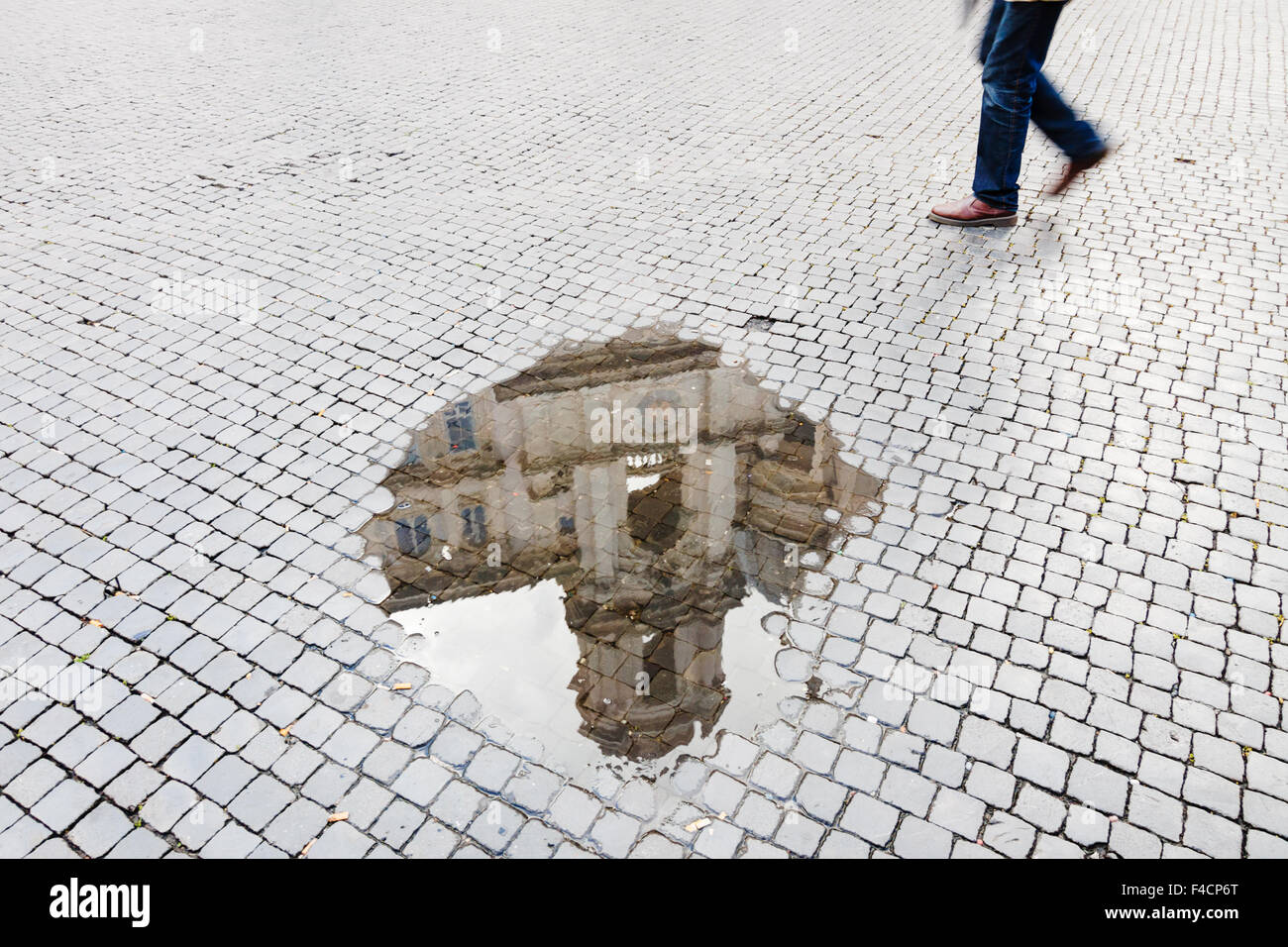 Puddle hi-res stock photography and images - Alamy