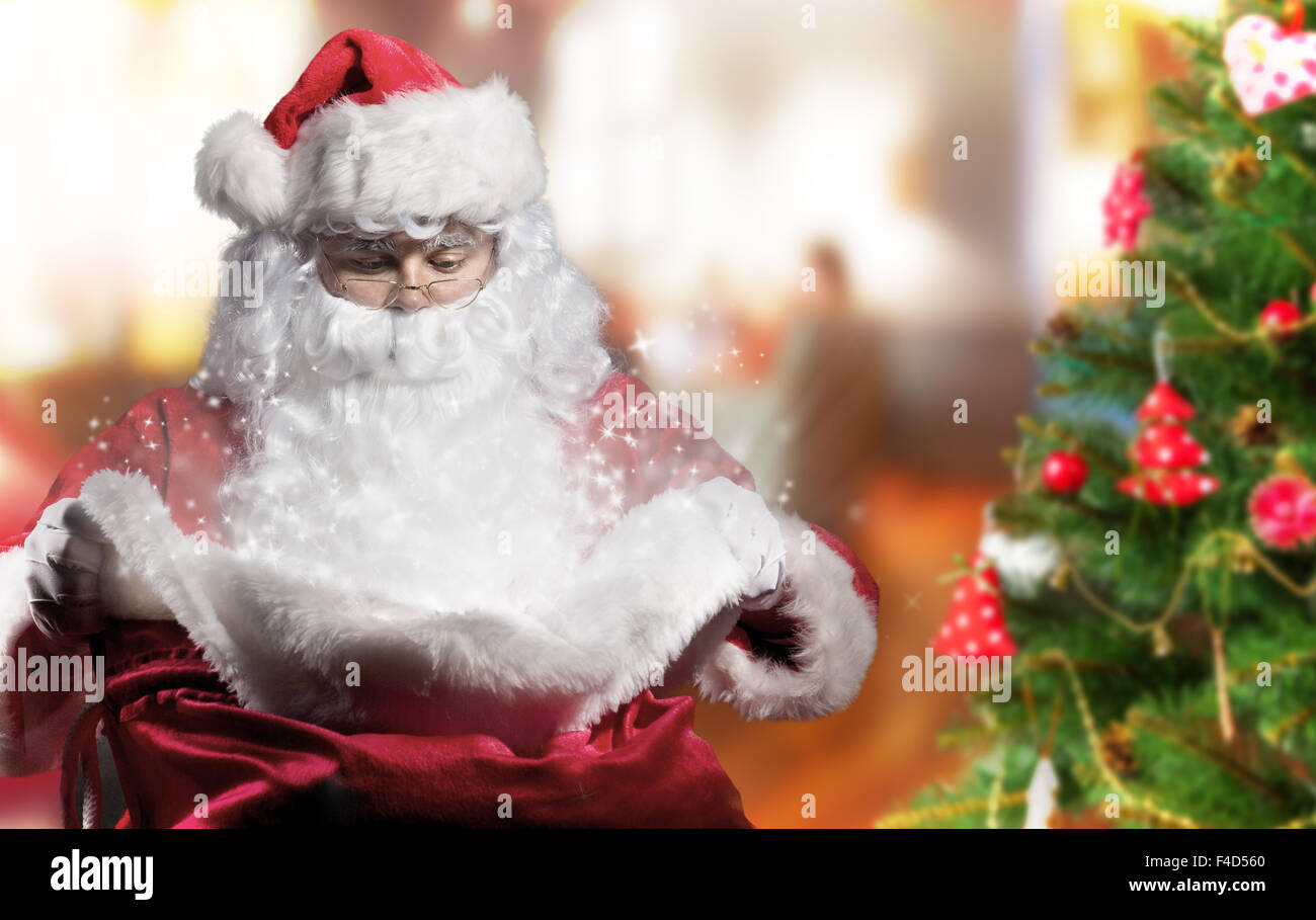 Santa claus navidad hi-res stock photography and images - Alamy