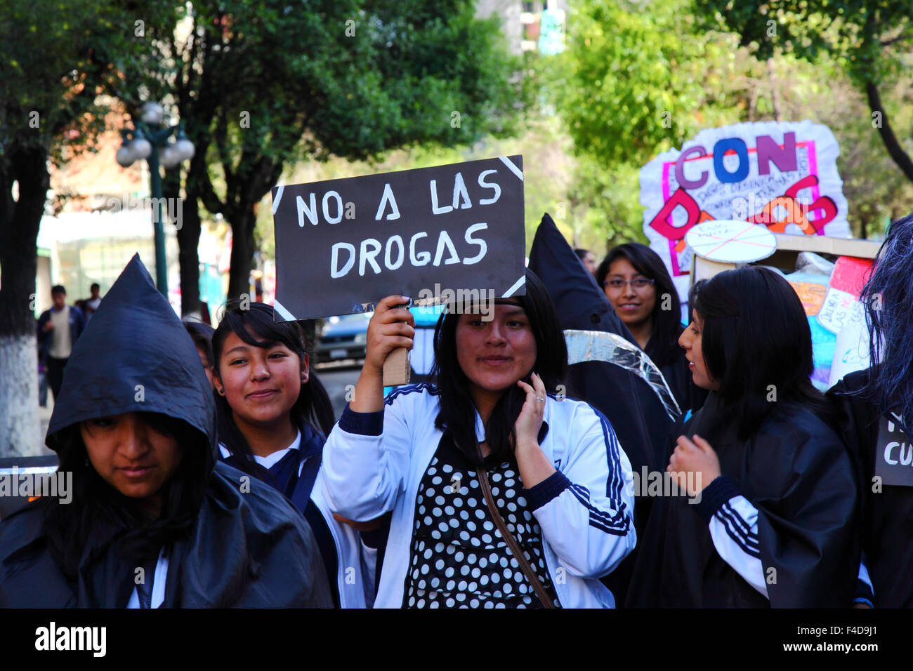 La Paz, Bolivia, 16th October 2015. A female student carries a placard saying 'No to Drugs' during a march through La Paz city centre warning of the dangers of drug use. The demonstration is organised every year by the police together with schools and colleges to educate and raise awareness about drugs and their dangers. Credit: James Brunker / Alamy Live News Stock Photo