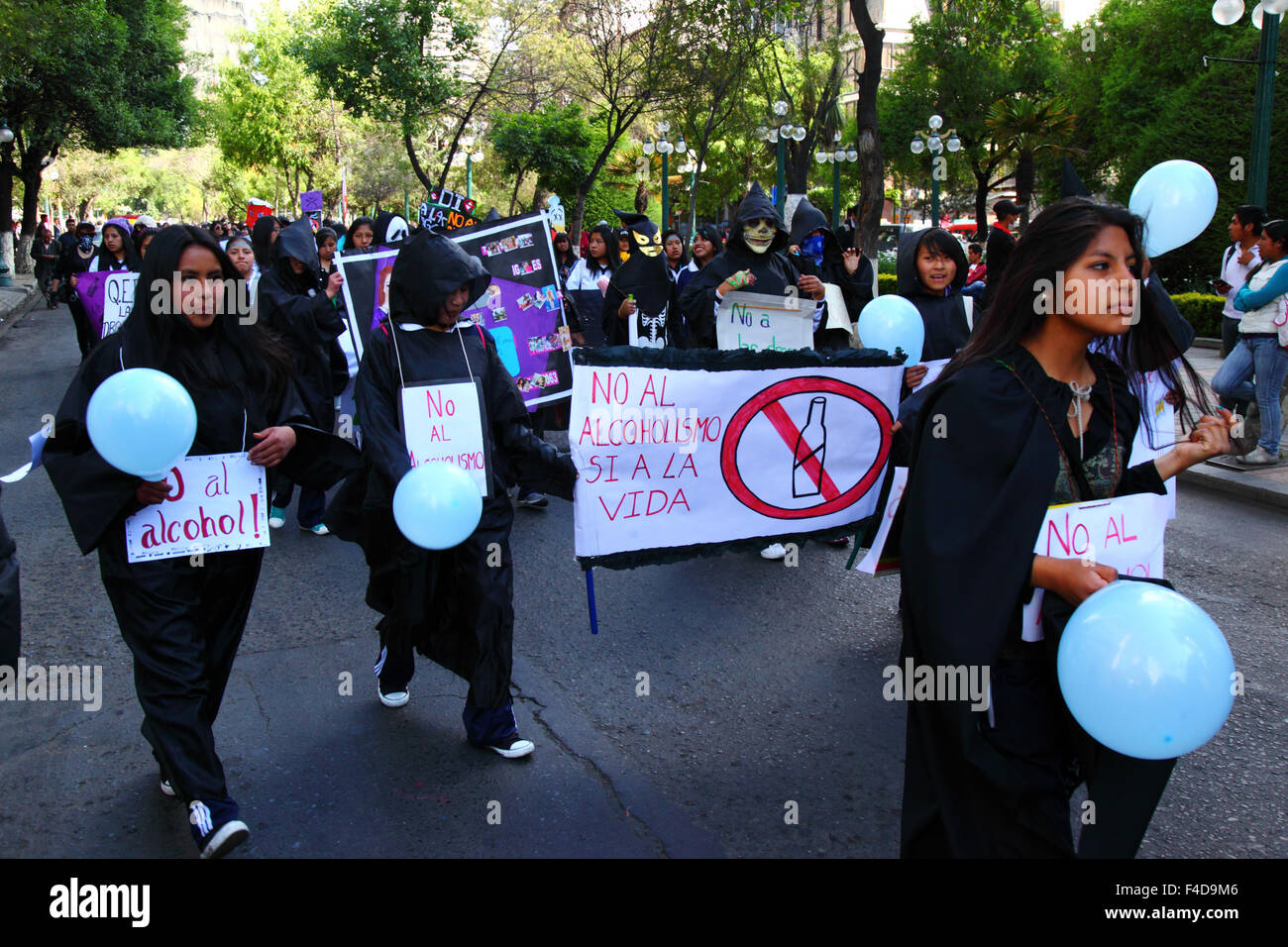 La Paz, Bolivia, 16th October 2015. Female students dressed in black carry placards saying 'No to Alcoholism' during a march through La Paz city centre warning of the dangers of drug use. The demonstration is organised every year by the police together with schools and colleges to educate and raise awareness about drugs and their dangers. Credit: James Brunker / Alamy Live News Stock Photo