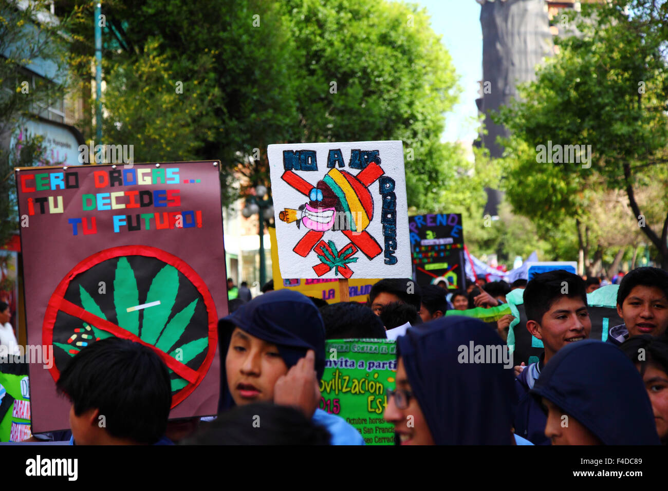 La Paz, Bolivia, 16th October 2015. Students carry placards discouraging drug use during a march through La Paz city centre warning of the dangers of drug use. The demonstration is organised every year by the police together with schools and colleges to educate and raise awareness about drugs and their dangers. Credit: James Brunker / Alamy Live News Stock Photo