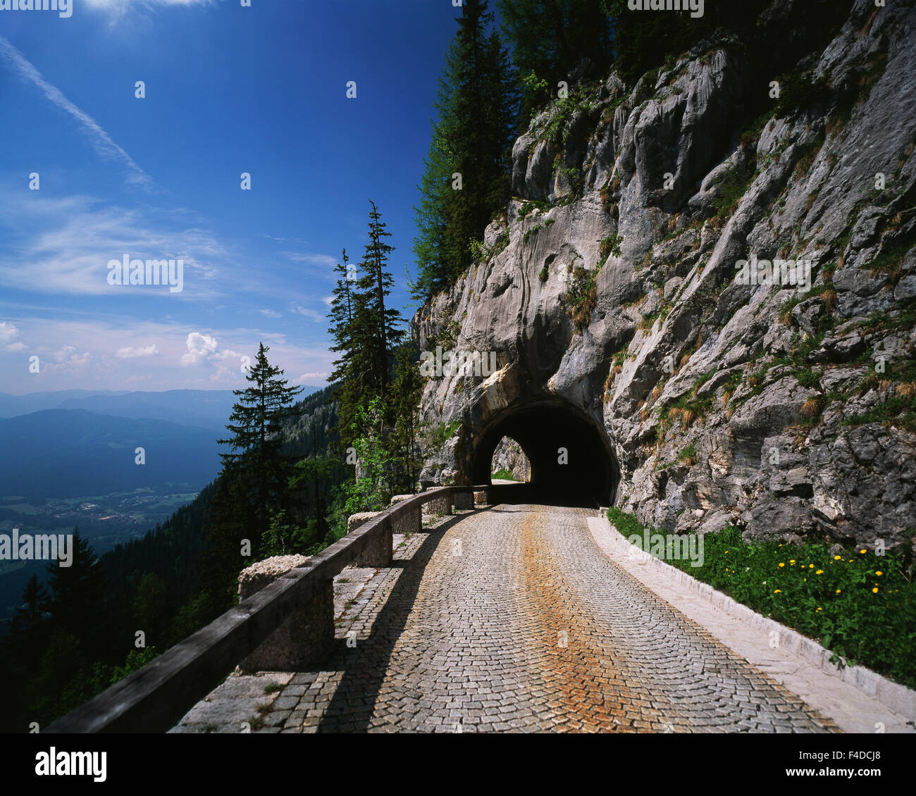 Germany, Bavaria, Obersalzberg, Kehlstein, Mountain road passing