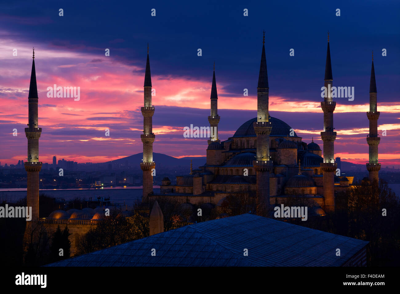 Sultan Ahmed Mosque at sunrise Stock Photo - Alamy