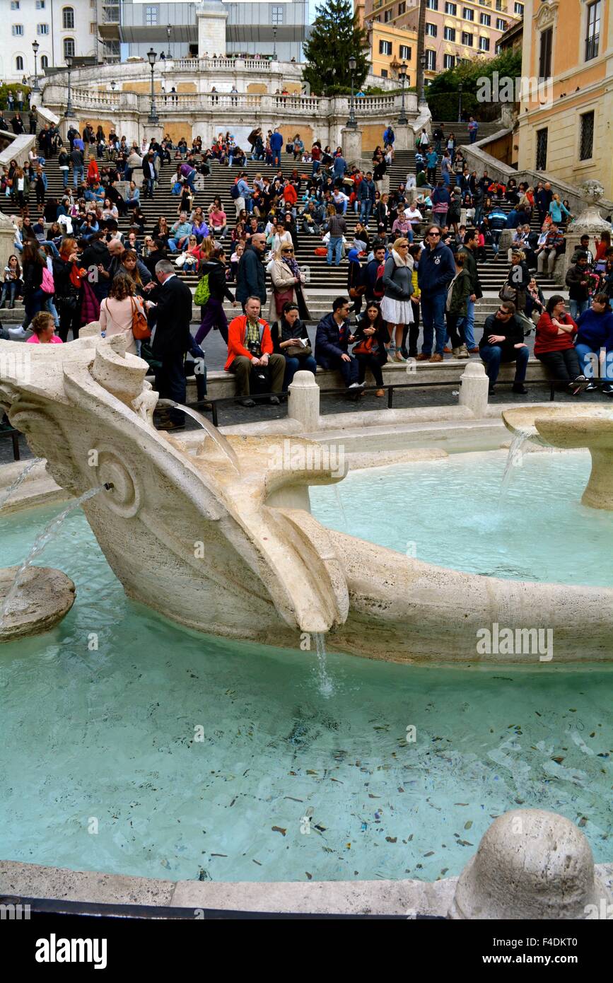 Crowd of tourists at The Spanish Steps in Rome Stock Photo - Alamy
