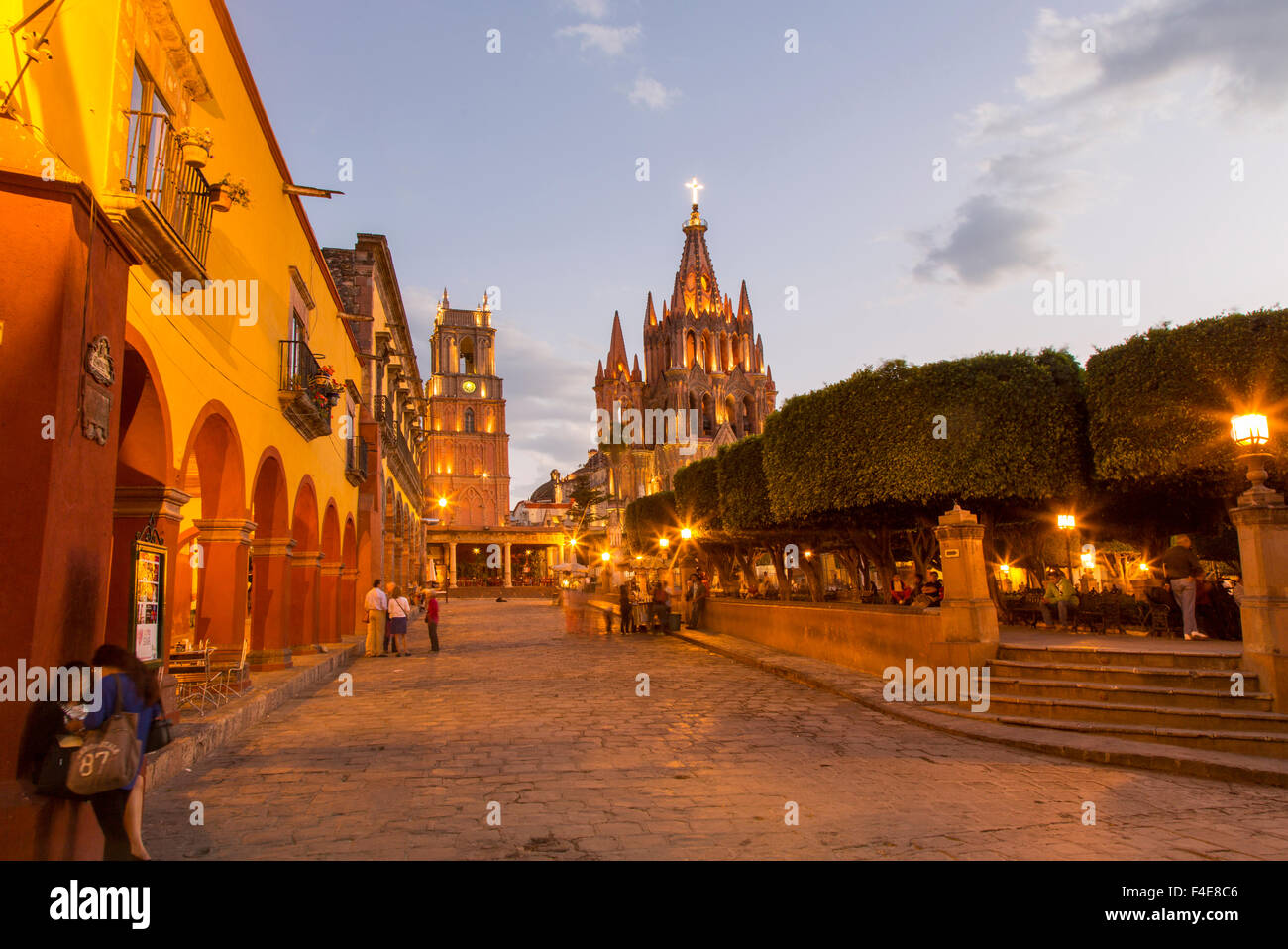 The Town Square aka Jardin at dusk in the Centro district of San Miguel de Allende, Mexico. Stock Photo