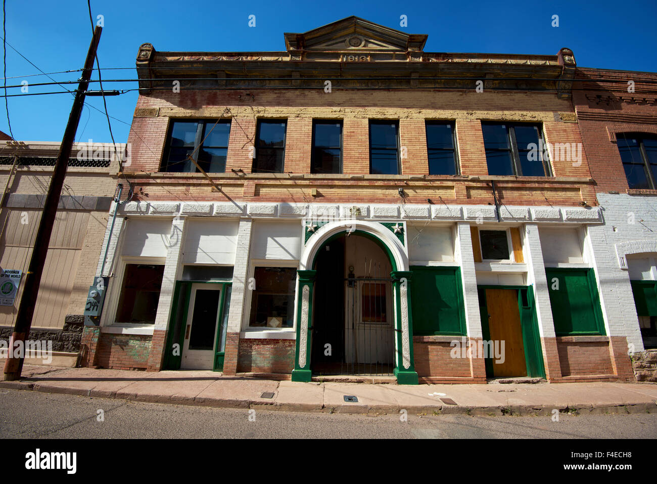 Clifton Arizona is a virtually abandoned town which died following the Arizona Copper Mine