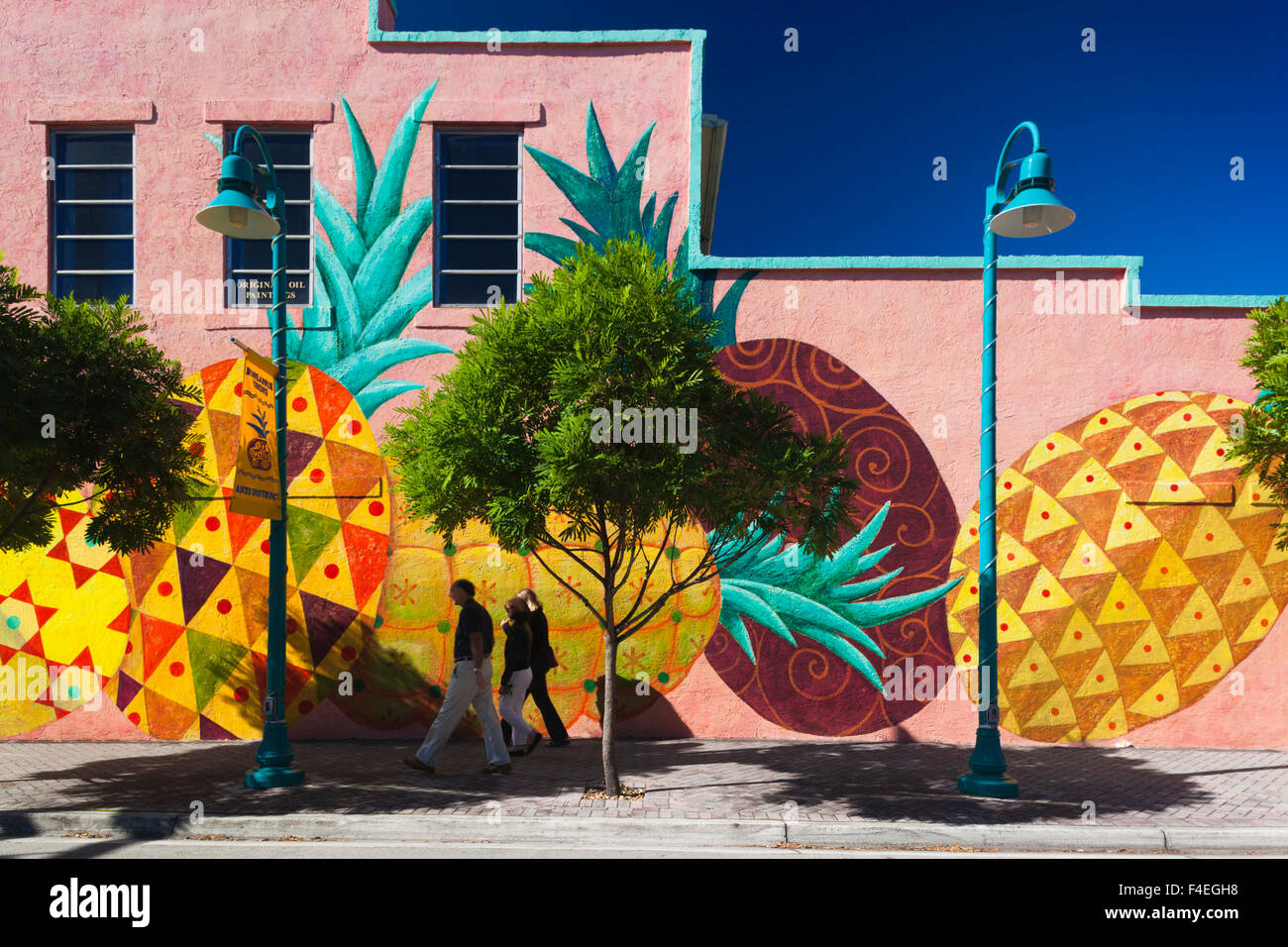 USA, Florida, Delray Beach, Pineapple Grove Arts District, pineapple