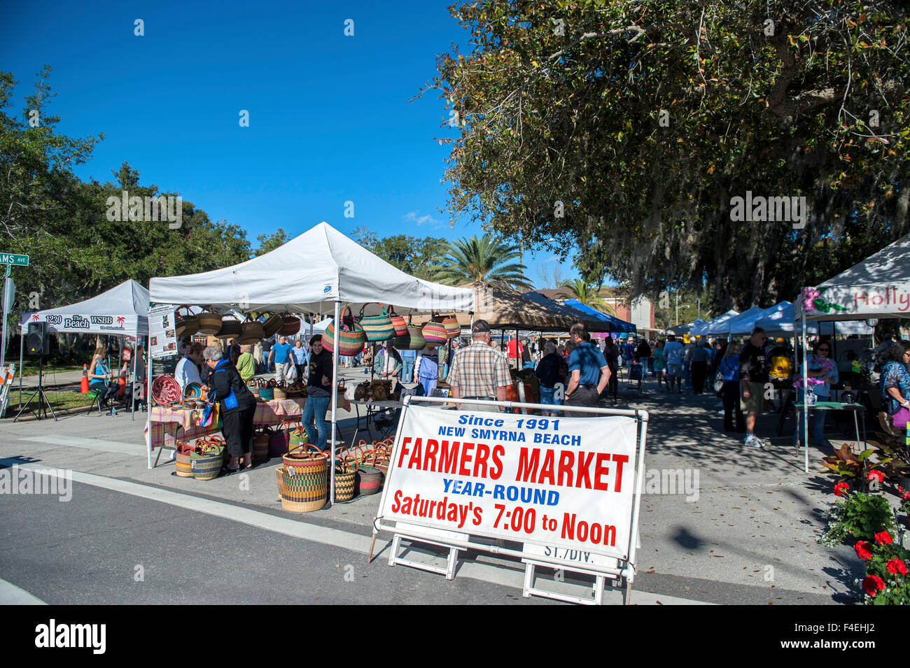 USA, Florida, New Smyrna Beach, people at farmers market Stock Photo