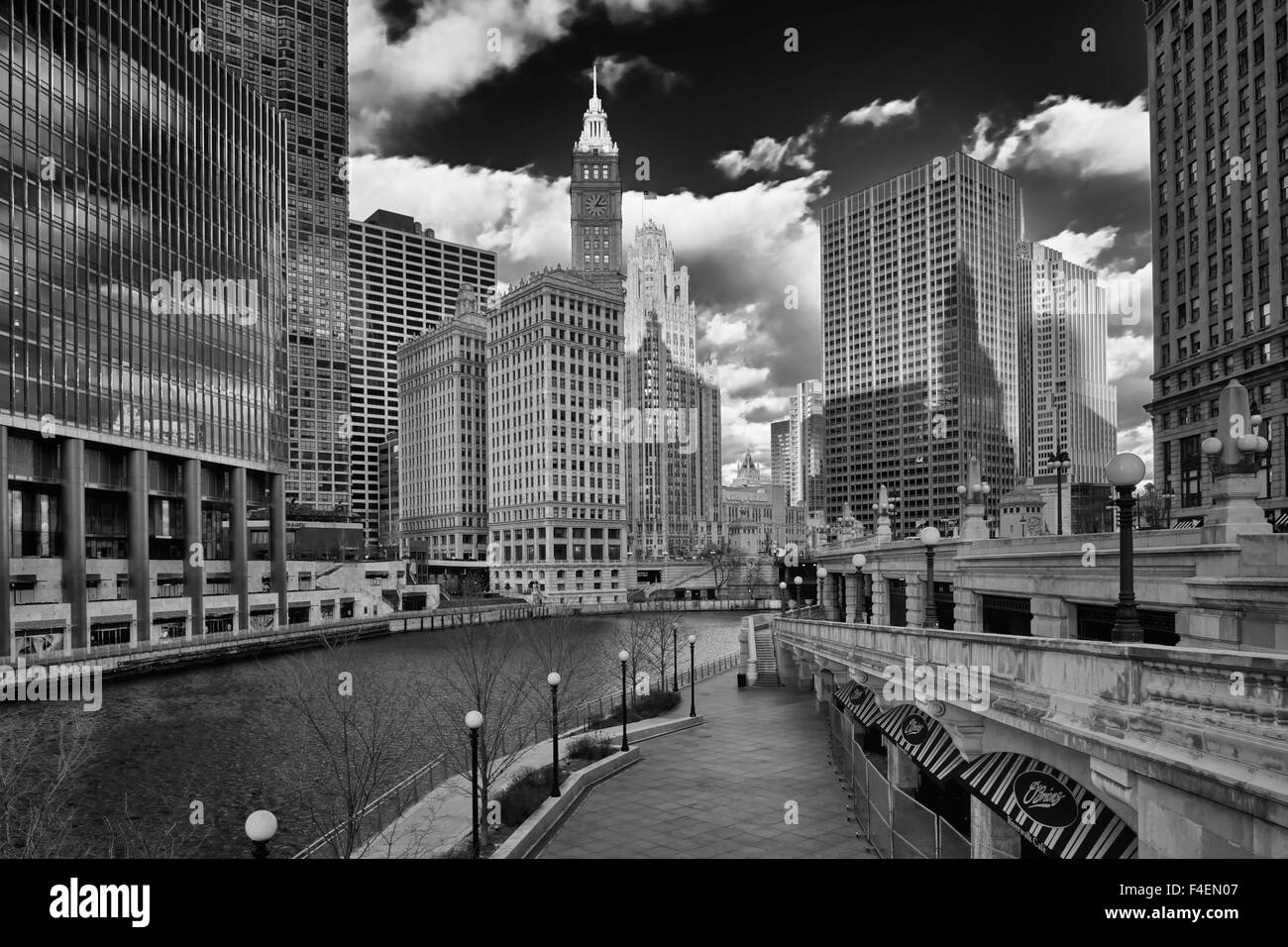 USA, Illinois, Chicago, River and river walk with street lamp poles leading to Chicago Tribune