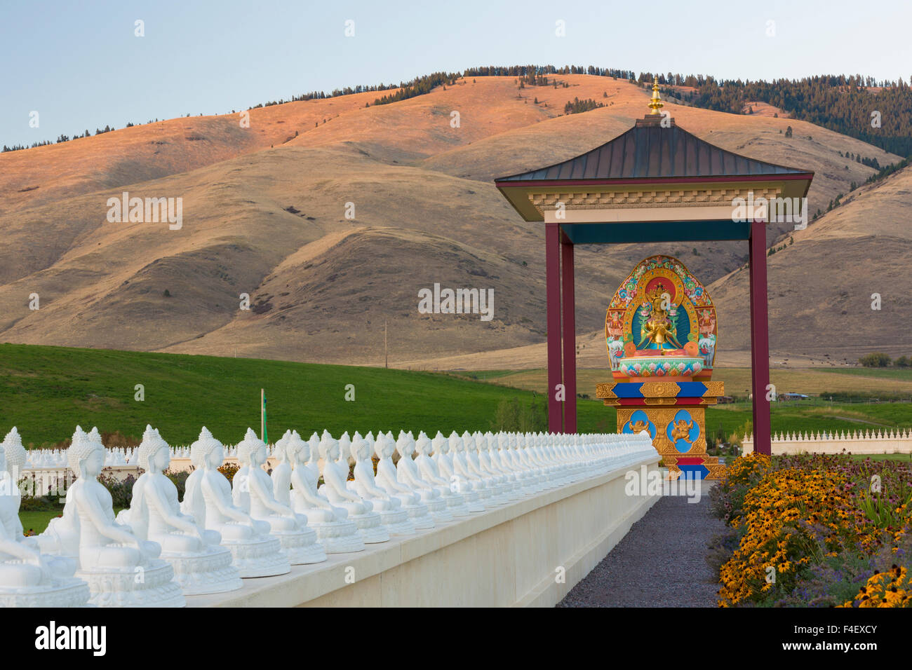 Usa Montana Arlee Pagoda And Statues In Garden Of One Thousand
