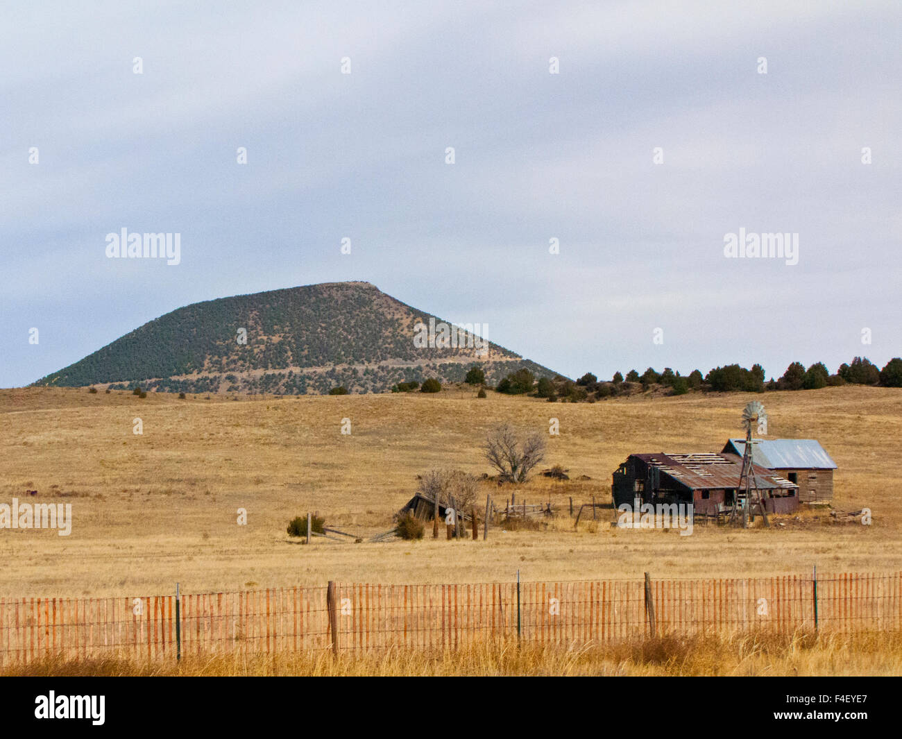 USA, New Mexico, Capulin, Capulin Volcano a Cinder Cone from near Visitor Center Stock Photo Alamy