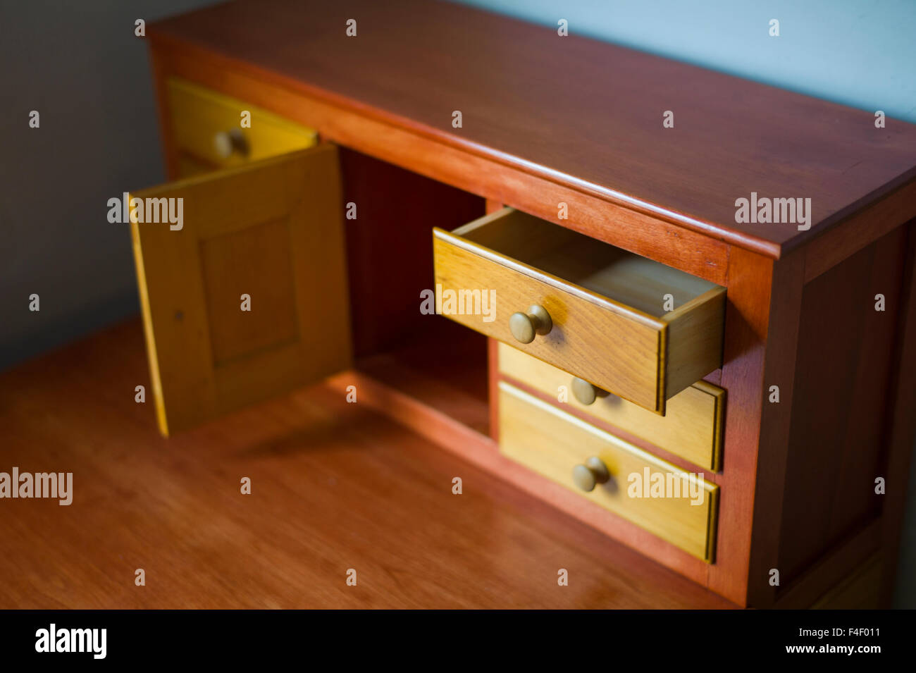 New Hampshire, Canterbury Shaker Village, former Shaker religious